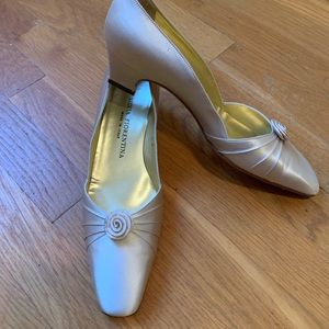 Silvia Fiorentina elegant cream silk heels.